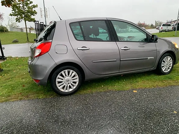Renault Clio 2010 photo 5