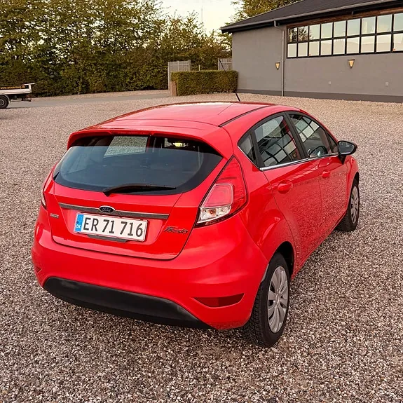 Ford Fiesta 2014 photo 4