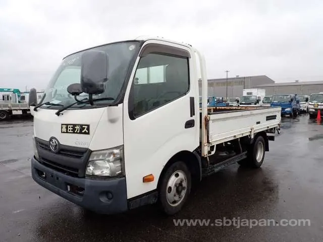 Toyota Dyna 2013 photo 2