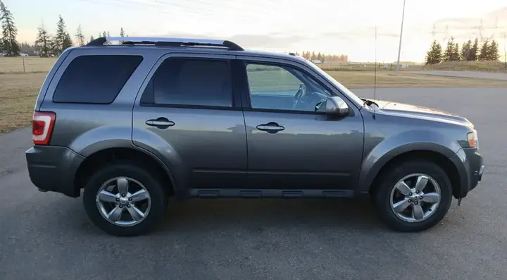 Ford Escape 2011 photo 3