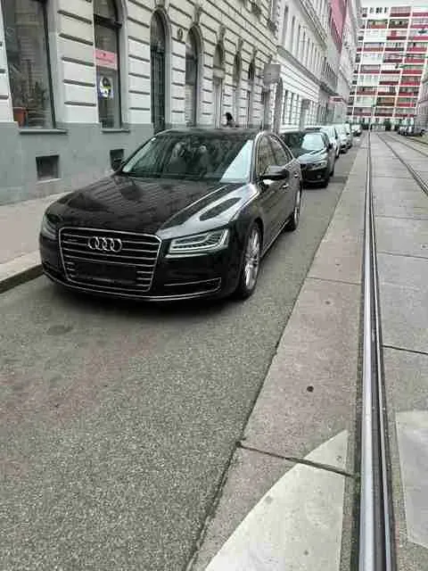 Audi A8 2013 photo 2