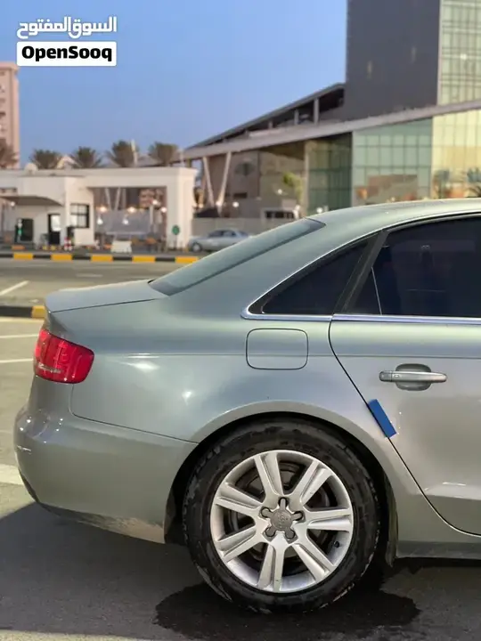 Audi A4 2010 photo 2