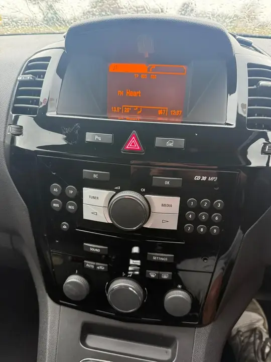 Vauxhall Zafira 2013 photo 2