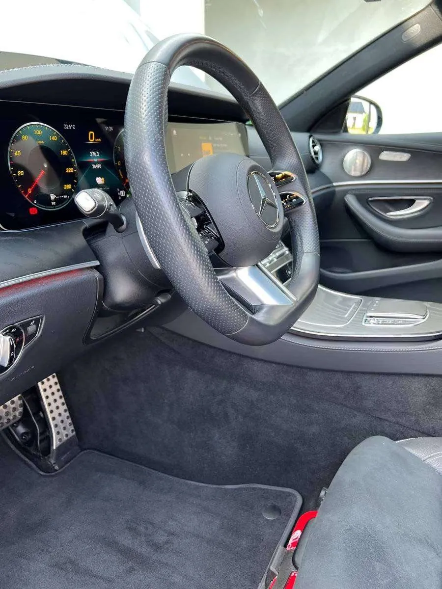 Mercedes-Benz E 300 2022 photo 3