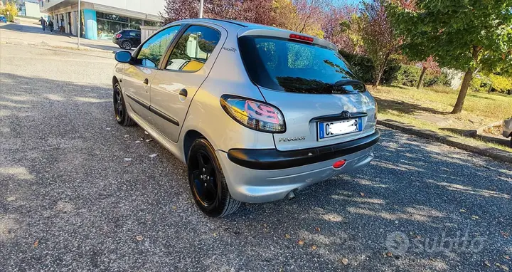 Peugeot 206 2003 photo 3