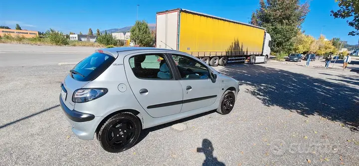 Peugeot 206 2003 photo 2