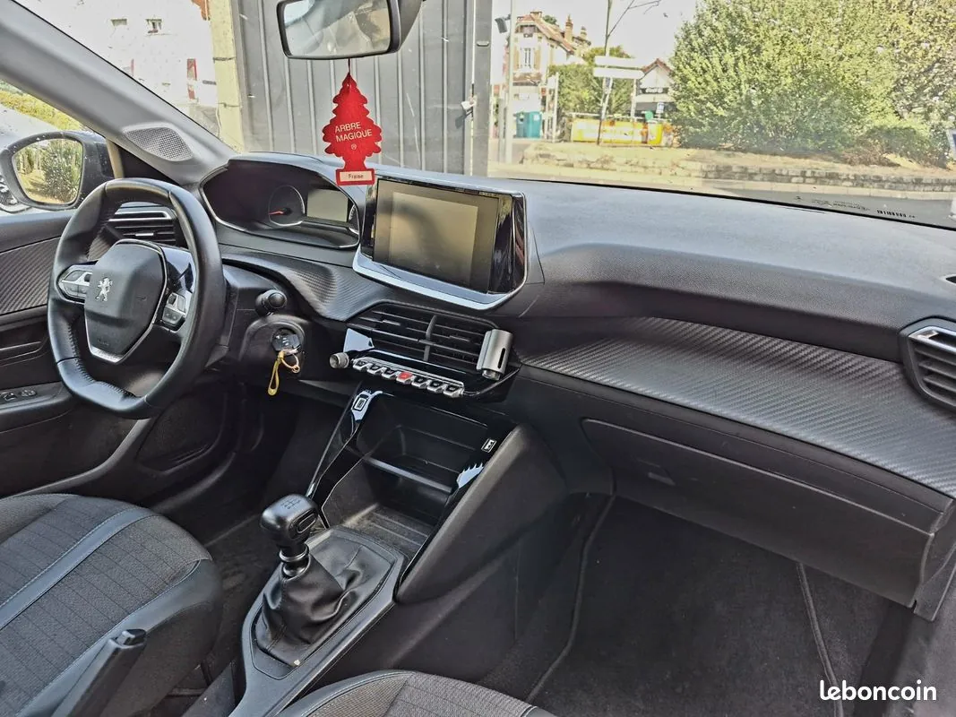 Peugeot 208 2021 photo 3