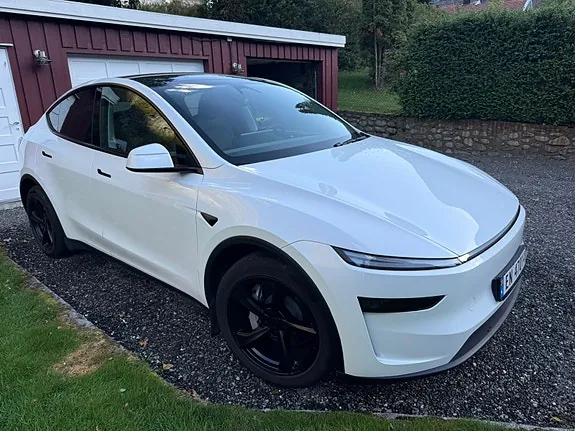 Tesla Model Y 2025 photo 3