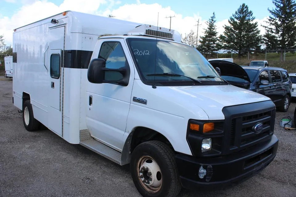 Ford Econoline 2012 photo 2