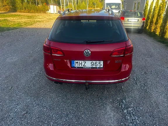 Volkswagen Passat 2012 photo 2