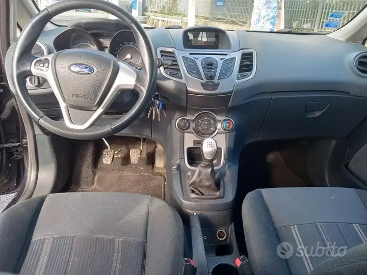 Ford Fiesta 2009 photo 2