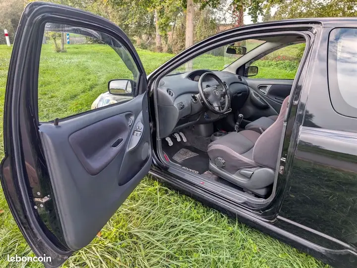 Toyota Yaris 2004 photo 3