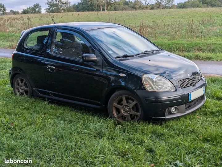 Toyota Yaris 2004 photo 2