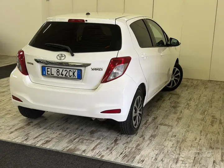 Toyota Yaris 2013 photo 5