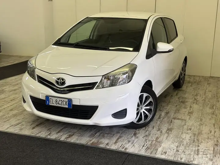 Toyota Yaris 2013 photo 4