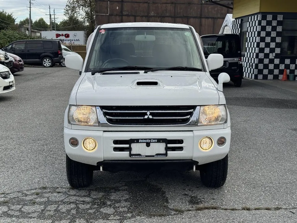 Mitsubishi Pajero Mini Active 2004 photo 2