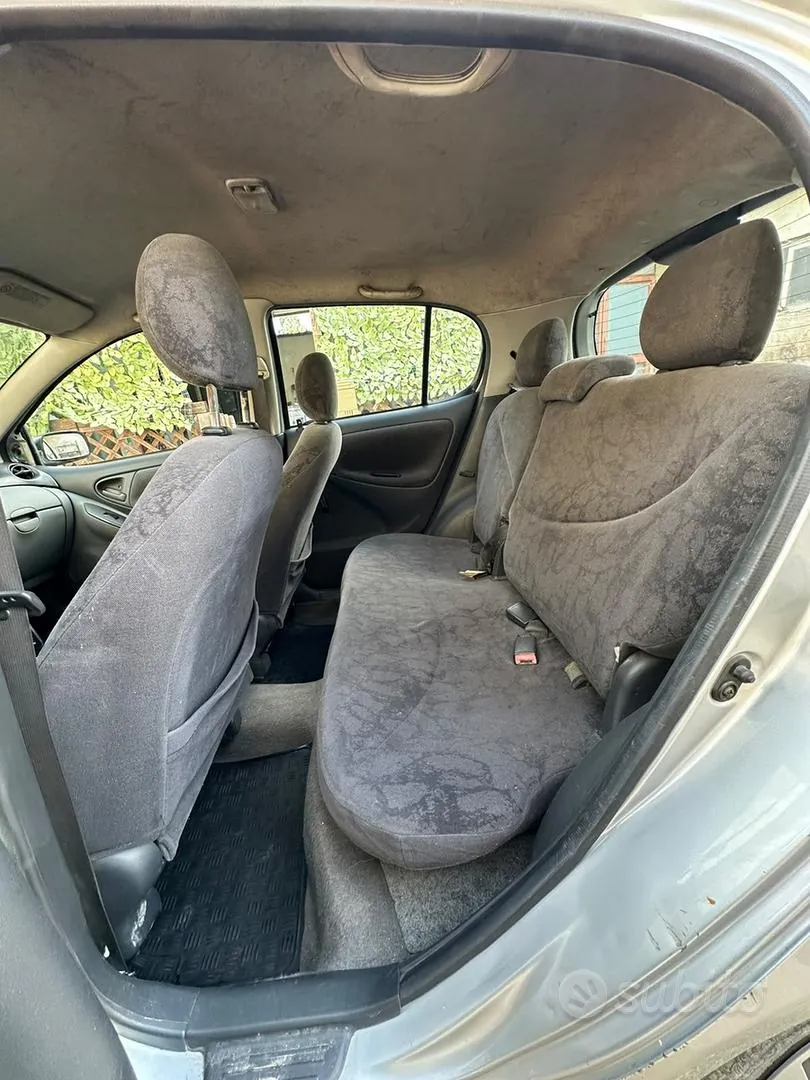 Toyota Yaris 2003 photo 4