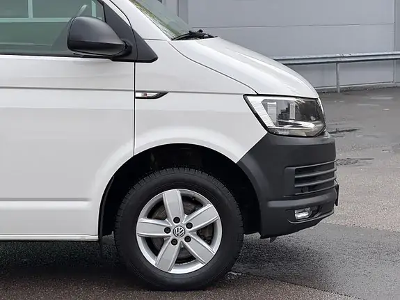 Volkswagen Transporter 2018 photo 2