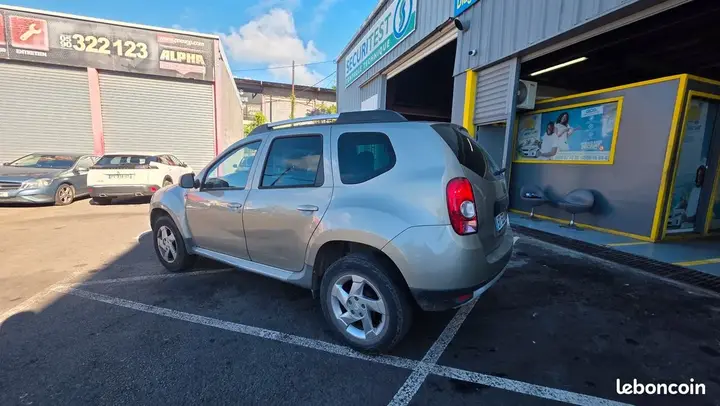 Dacia Duster 2011 photo 4