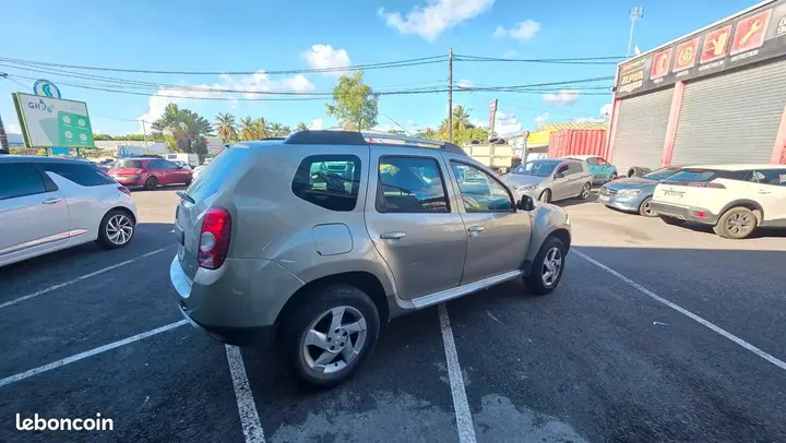 Dacia Duster 2011 photo 3