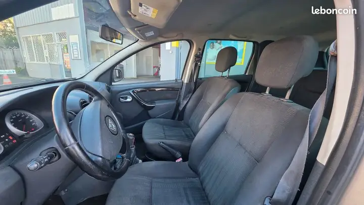 Dacia Duster 2011 photo 5