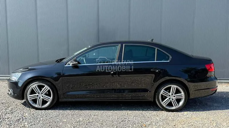 Volkswagen Jetta 2011 photo 2
