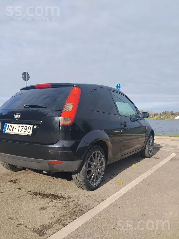 Ford Fiesta 2004 photo 2