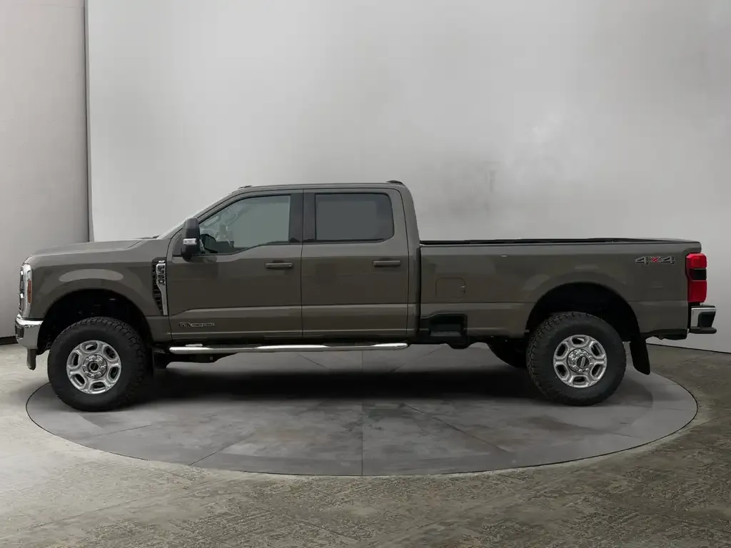 Ford F-350 Super Duty 2026 photo 2