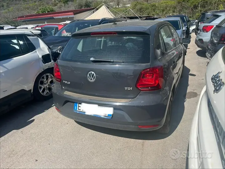 Volkswagen Polo 2015 photo 2