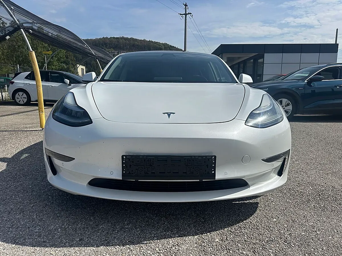 Tesla Model 3 2021 photo 2