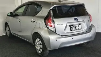Toyota Aqua 2015 photo 5