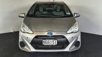 Toyota Aqua 2015 photo 3