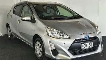 Toyota Aqua 2015 photo 2