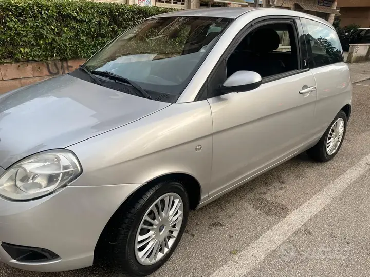 Lancia Ypsilon