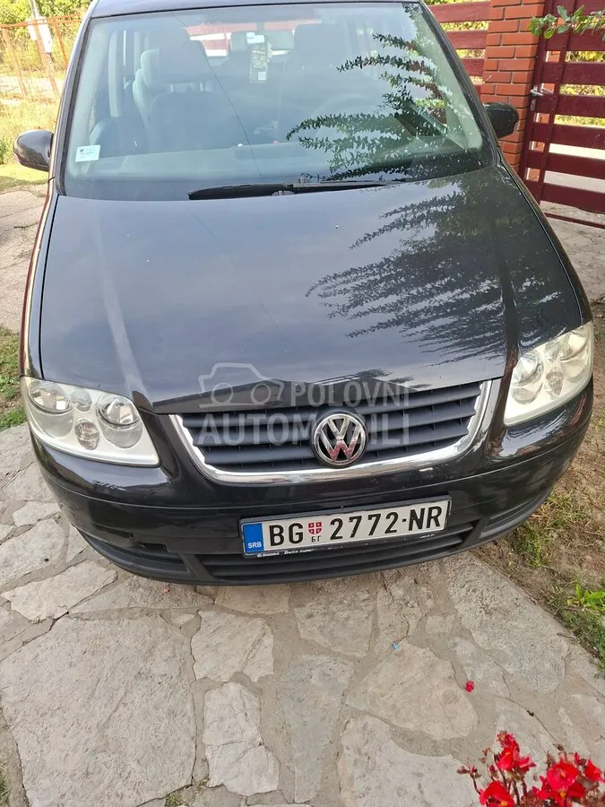 Volkswagen Touran 2006 photo 2