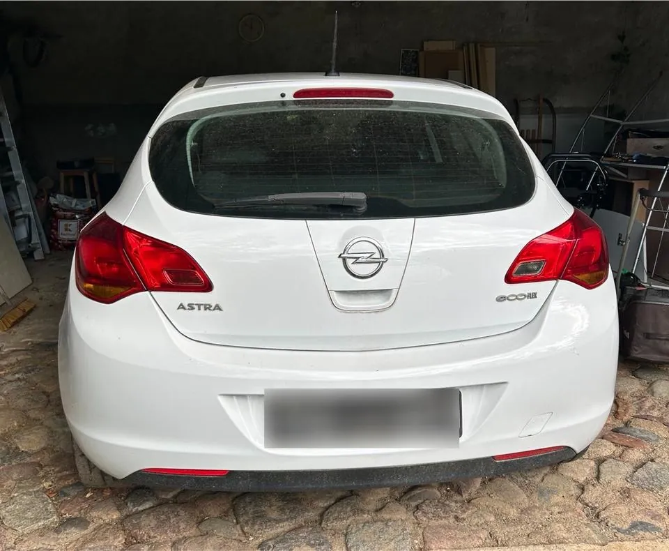 Opel Astra J