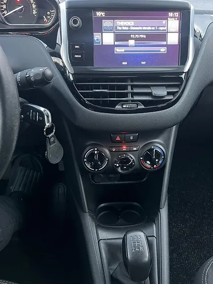 Peugeot 208 2016 photo 5