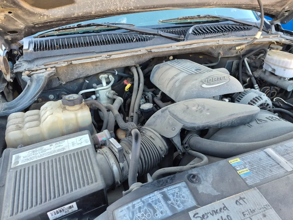 Chevrolet Silverado 2500 2004 photo 2