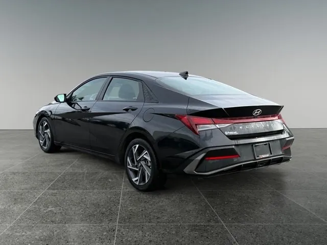 Hyundai Elantra 2025 photo 4