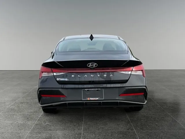 Hyundai Elantra 2025 photo 5