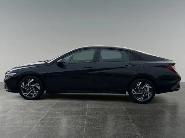 Hyundai Elantra 2025 photo 2