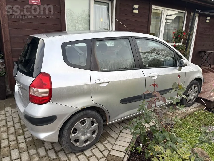 Honda Jazz 2005 photo 2