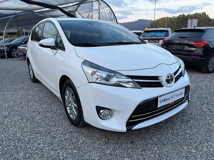 Toyota Verso 2016 photo 2