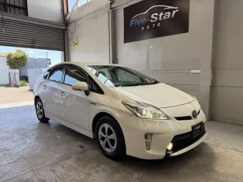 Toyota Prius 2015 photo 2
