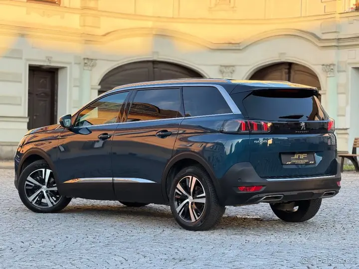 Peugeot 5008 2021 photo 2