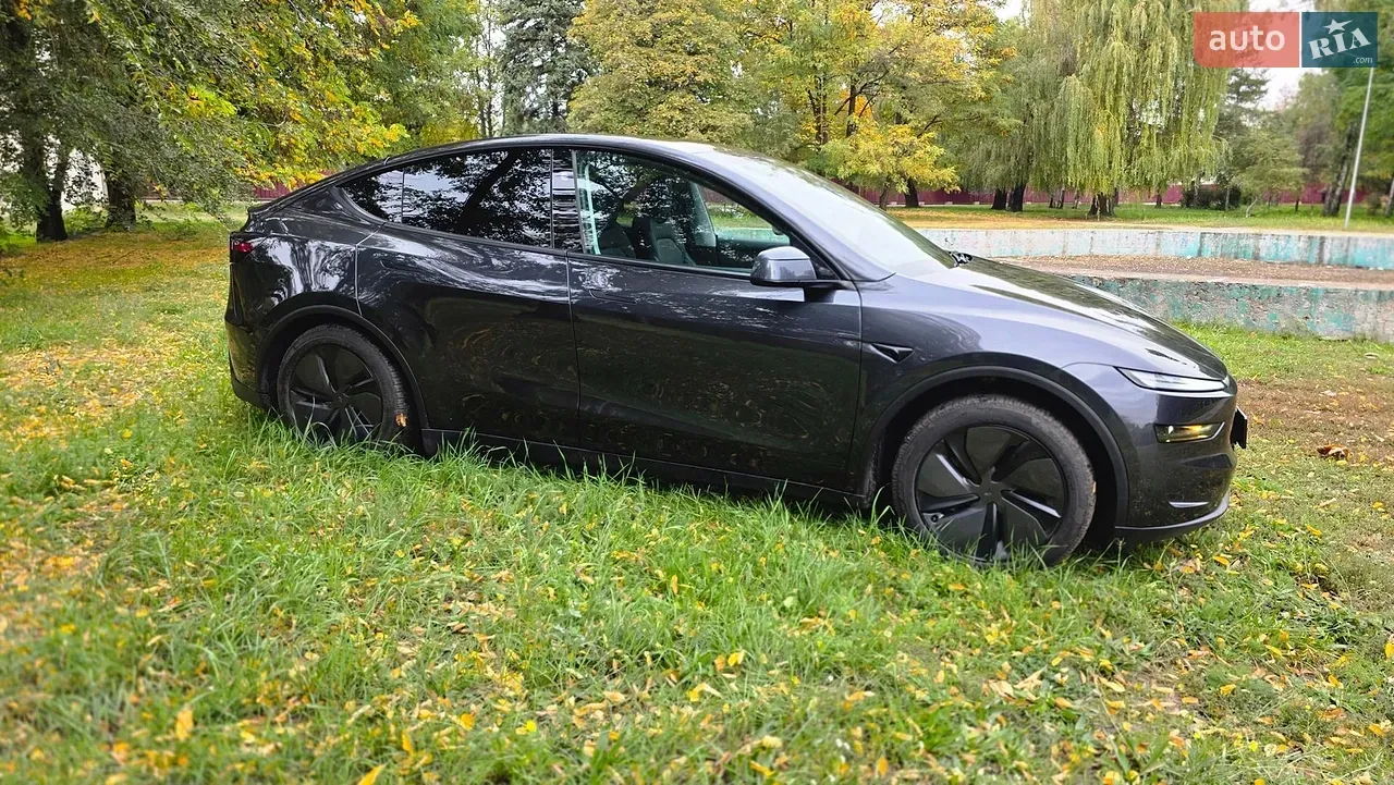 Tesla Model Y 2026 photo 4