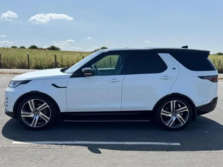 Land Rover Discovery 2023 photo 5
