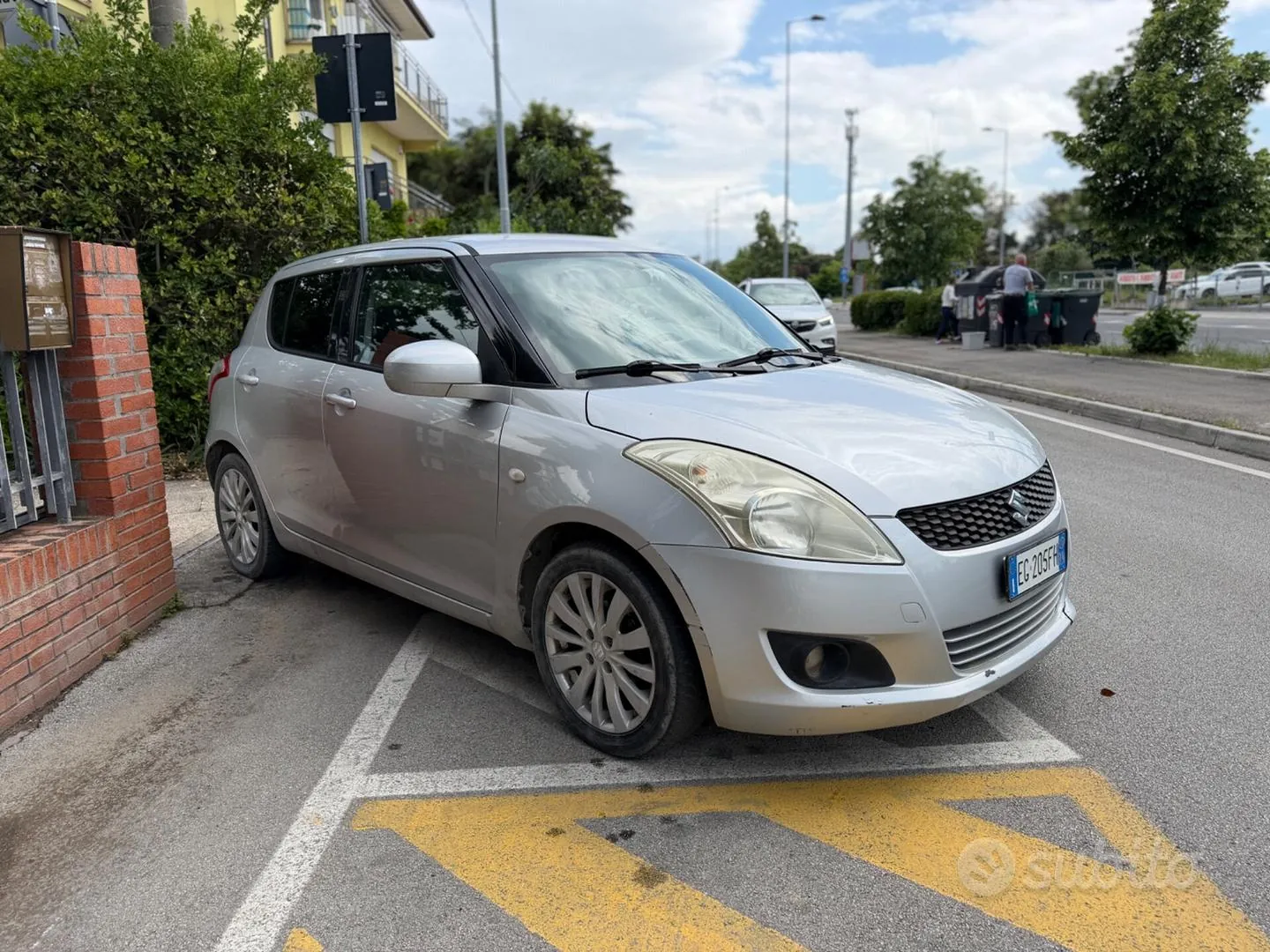Suzuki Swift 2010 photo 2