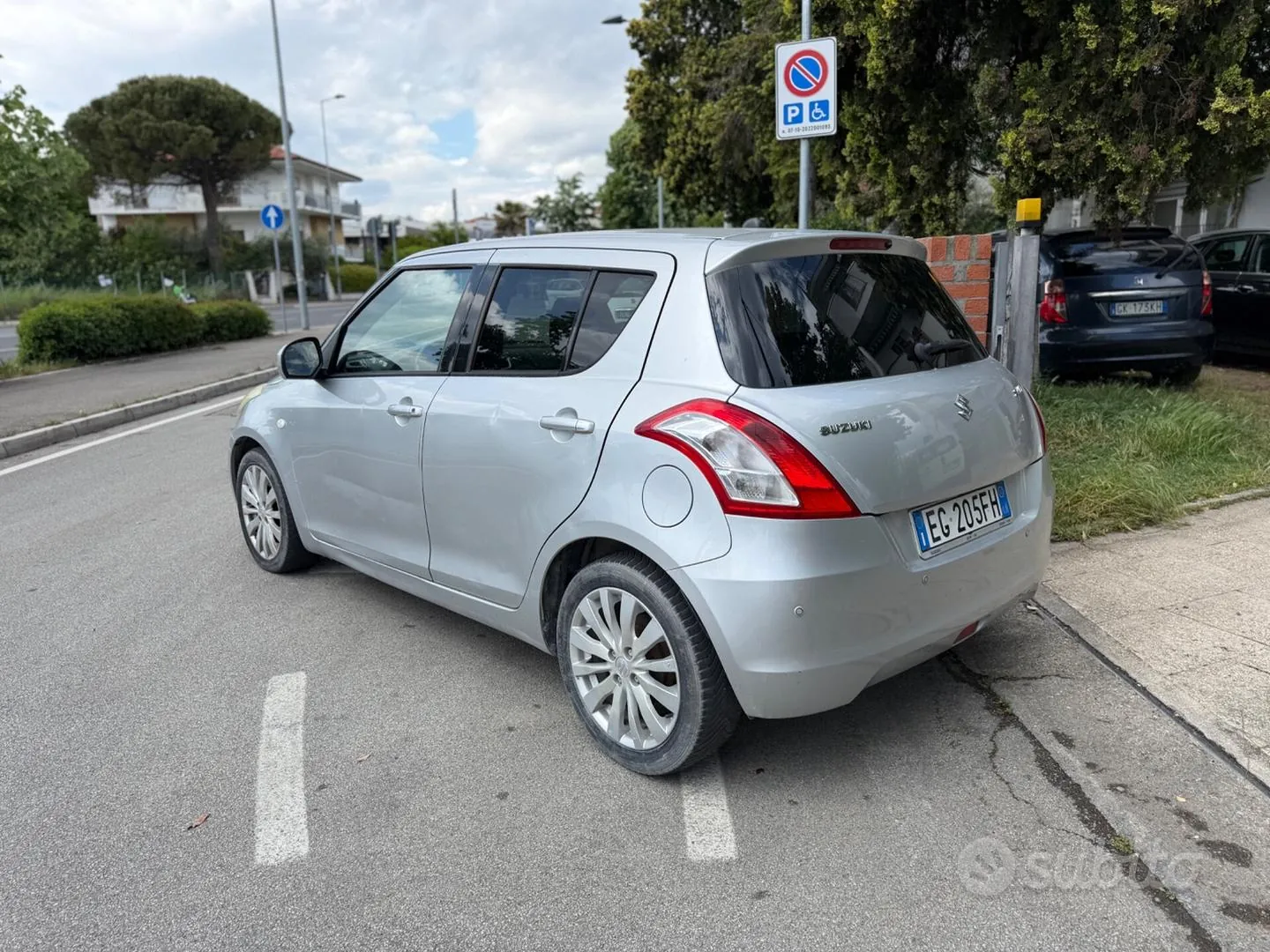 Suzuki Swift 2010 photo 4
