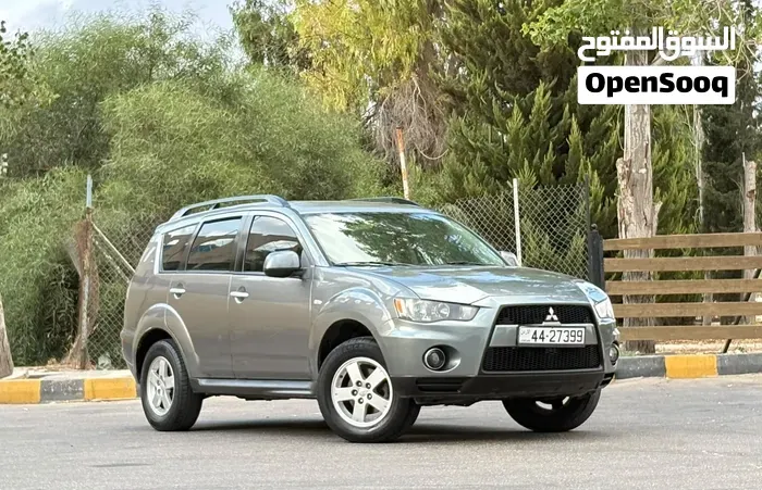 Mitsubishi Outlander 2013 photo 2